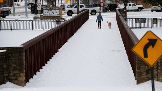 Una calle de Dallas, nevada