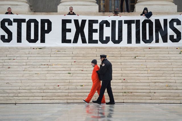 Активисты в Вашингтоне выступают против смертной казни