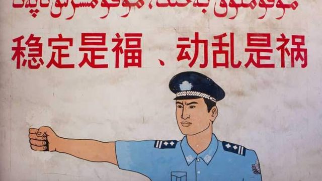 'A estabilidade é uma benção, a instabilidade é uma calamidade', diz cartaz em Xinjiang