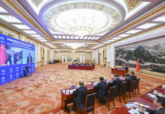 On the evening of July 19, Chinese Premier Li Keqiang held a video meeting with Schwab, Chairman of the World Economic Forum.