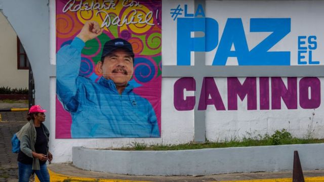 Pancarta de Daniel Ortega en las calles de Managua