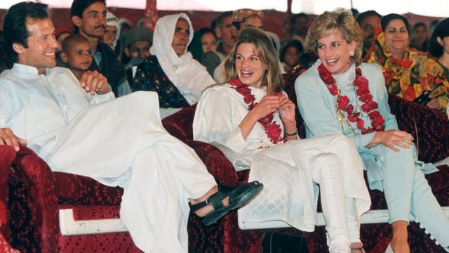 LAHORE, PAKISTAN - FEBRUARY 22: (L-R) Imran Khan, his wife Jemima Khan and Diana, Princess of Wales, wearing a pale blue shalwar kameez and a flower garland, laugh during a visit to Shaukat Khanum Hospital on February 22, 1996 in Lahore, Pakistan. (Photo by Anwar Hussein/Getty Images)