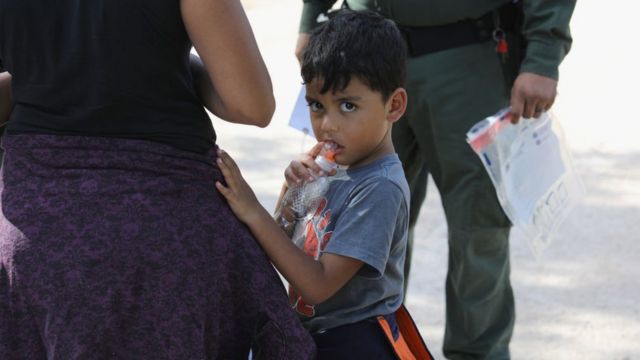 Menor de edad en la frontera de Estados Unidos con México.