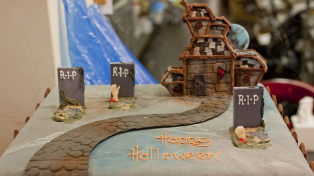Хэллоуиновый торт с кладбищем