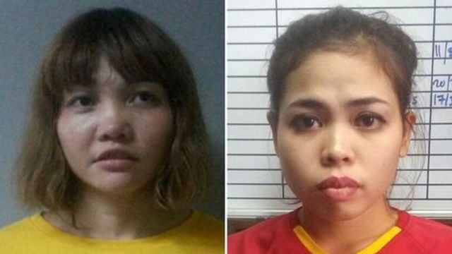 Đoàn Thị Hương (trái) và Siti Aisyah (phải) nói họ bị lừa tham gia trò chơi khăm trong một chương trình truyên hình thực tế.
