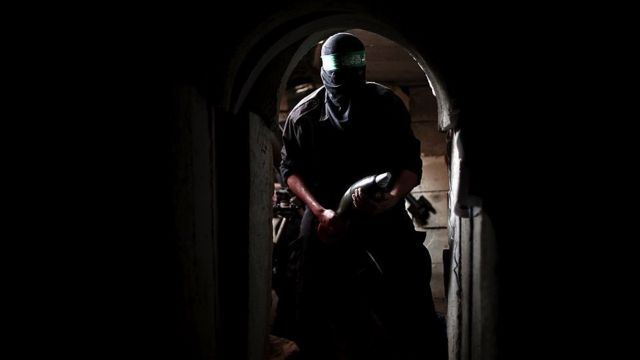 یک جنگجوی حماس در تونل غزه l