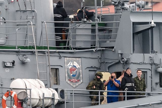 Filçenkov'un güvertesinde birileri de Yörük Işık'ın fotoğrafını çekiyordu