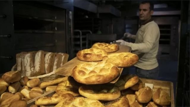 面包中其实也含糖，所以也不要多吃。(photo:BBC)