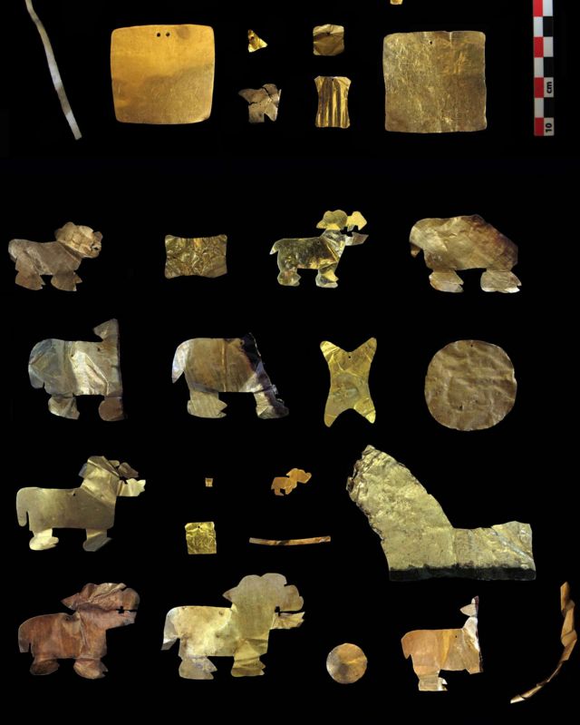 Figuras de animales en láminas de oro
