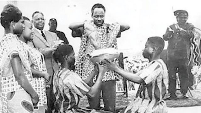 Kuchanganywa kwa udongo kuashiria muungano wa Tanganyika na Zanzibar mwaka 1964