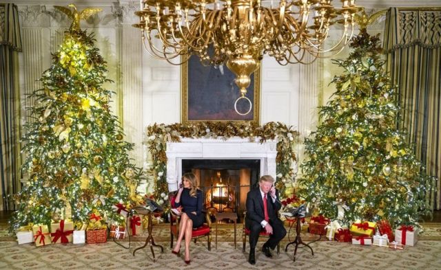 Cứ vào đêm Giáng sinh, nhiều trẻ em trên khắp nước Mỹ sẽ gọi đến Nhà Trắng để chia sẻ ước nguyện và gửi lời chúc Giáng sinh đến Tổng thống và Đệ nhất Phu nhân.