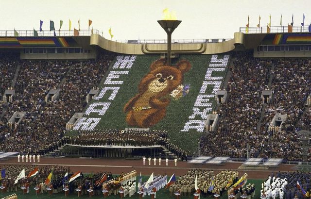 1980年夏季奧運會在中央列寧體育場開幕。