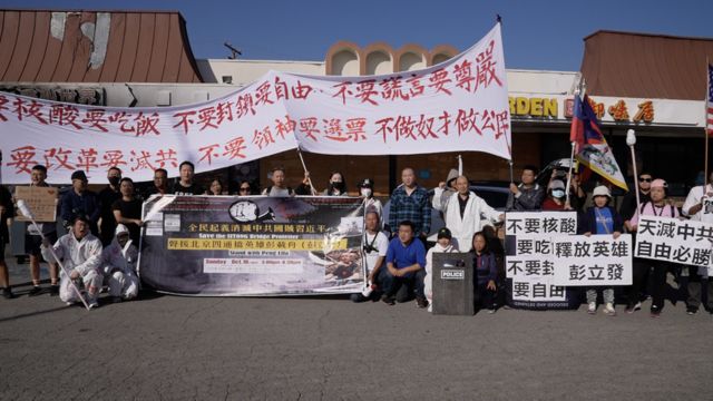 中國首都的四通橋抗議鼓舞了許多海內外異議人士，他們開始站出來公開表達自己的不滿。
