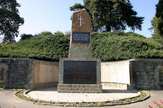 Memorial aos mortos no cemitério de guerra de Kohima