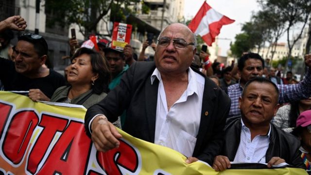 Manifestantes exigen nuevas elecciones en Perú