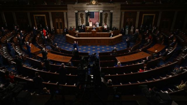 Biden discursa na tribuna do Senado