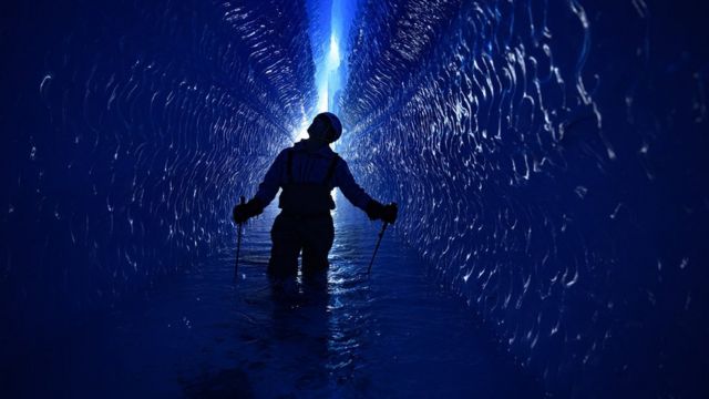 ПЬЮ в темно-синем тоннеле