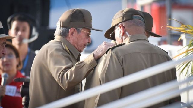 Raúl Castro y otros dirigentes cubanos.