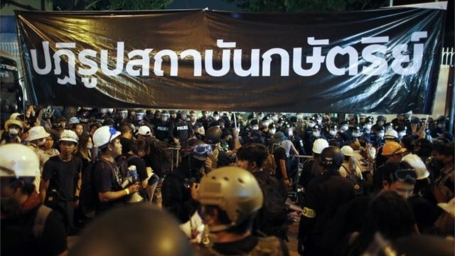 Pro-democracy protesters set up a large banner reading "Reform the monarchy" during a rally to submit the controversial petition over Thai King"s alleged violation of German sovereignty at the German embassy in Bangkok, Thailand, 26 October 2020