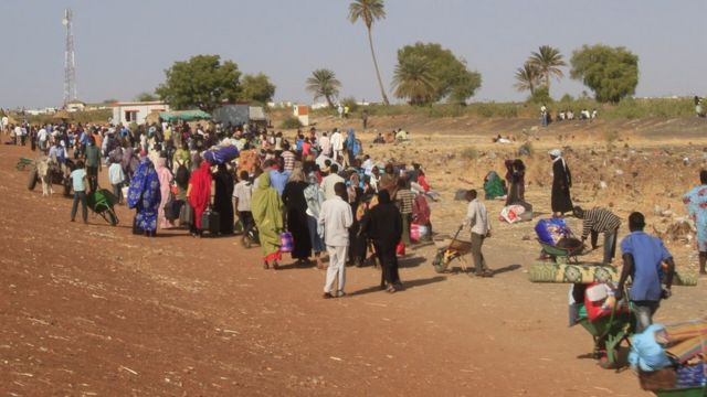 Mu mezi ane aheze imirwano yasubiye kwaduka yatumye abantu barenga ibihumbi amajana atatu bahunga ico gihugu