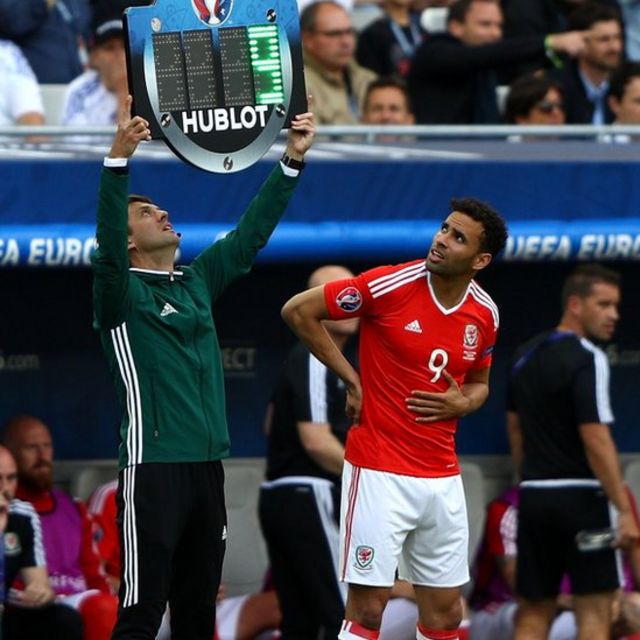 Hal Robson Kanu El Futbolista Que Anoto Uno De Los Mejores Goles De La Eurocopa 16 Y No Tiene Equipo Profesional c News Mundo