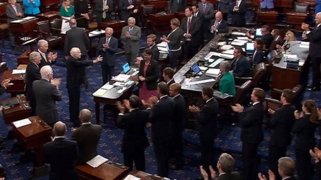 Soo dhaweyn loo sameeyay Senator John McCain oo gobolka Arizona loogaga baxnaaninayay kansar kaga dhacay maskaxda