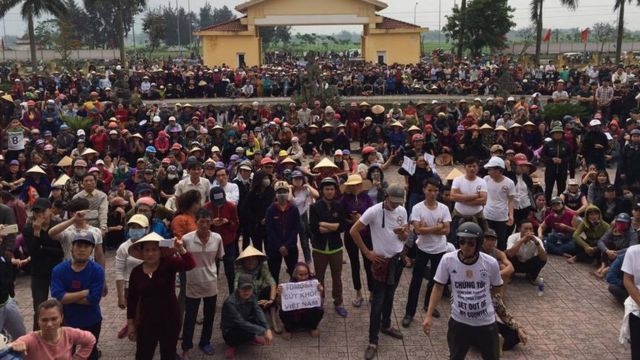 người dân tụ tập