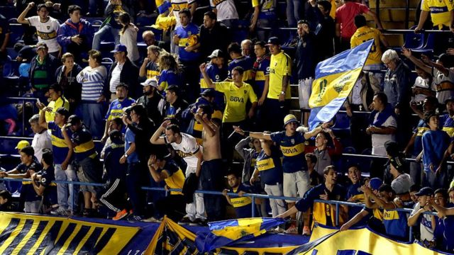 Hinchas de Boca Juniors en La Bombonera