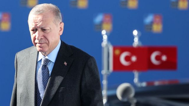 FT yazarı Rachman: 'Erdoğan rahatsız edici bir müttefik ama Türkiye'yi NATO'dan çıkarmak stratejik bir felaket olur' - BBC News Türkçe