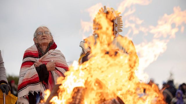 感恩节的历史渊源的确与美国原住民有关，一些美洲原住民与社会团体也举办自己的“感恩节”，希望唤起人们对美洲原住民群体的关注。