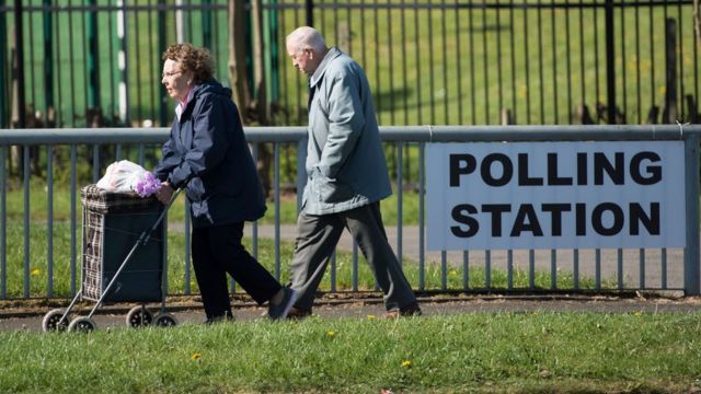 İngiltere'de seçmenler, bu oylamada asıl olarak Brexit sürecini hangi partinin yürüteceğine karar verecek.