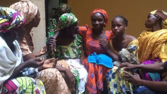N'ubwa mbere abakobwa ba Chibok basubiye mu miryango kuva barekujwe
