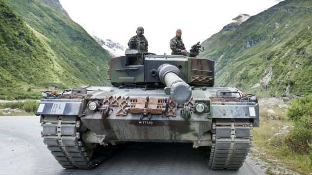 El tipo de munición fabricada para algunos tanques suizos también puede ser utilizada por tanques enviados a Ucrania por Alemania.