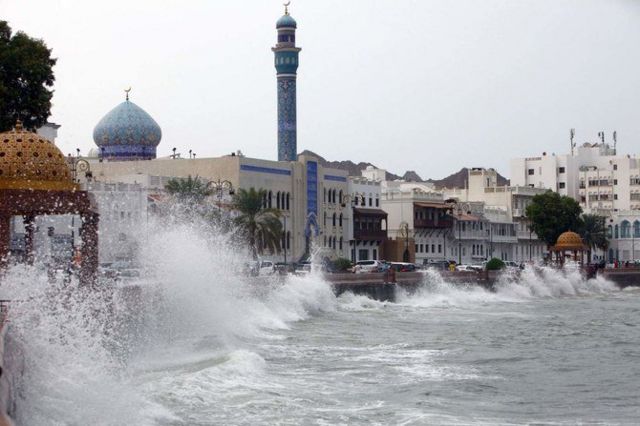 Hurricane hits Muscat