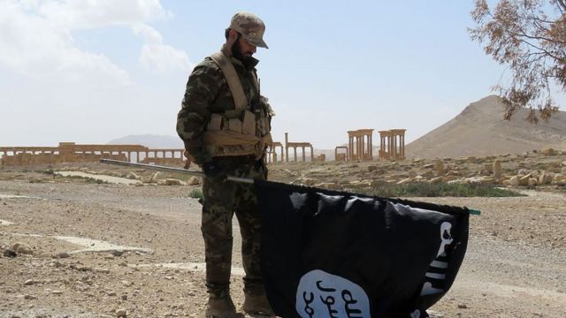 داعش در تمام این سالها در منطقه پالمیرا در قلب سوریه که این حمله در آن رخ داده، حضور فعالی داشته