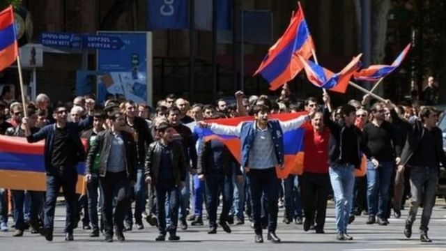 Ermənistan: Mitinqlər paytaxtdan kənara çıxır - BBC News Azərbaycanca