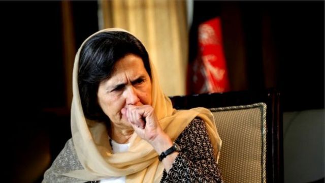 جنجال توزیع پول به نام رولا غنی بانوی اول افغانستان سیاسی بودن این کار را رد کرد Bbc News فارسی