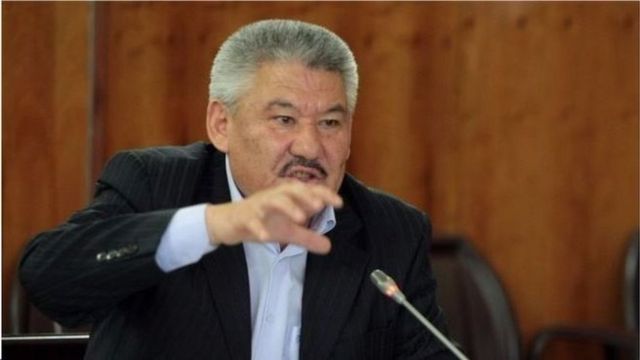 Бекназаров Кыргызстанда кландык башкаруу түшүнүгү тунгуч президент Аскар Акаевден башталган дейт