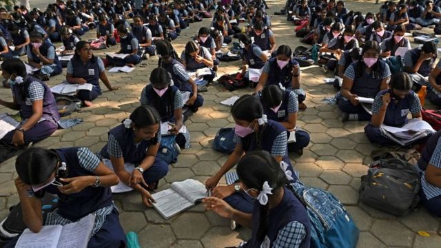 ஆண்,பெண் பள்ளிகள் தனித்தனியாக இருப்பது சரியா?