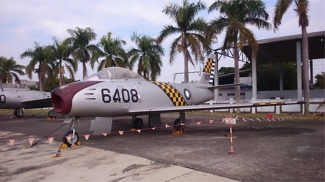 世界上第一次在空戰中以導彈擊落敵機，就是台灣的F86軍刀機以響尾蛇導彈擊落共軍的米格15戰鬥機。