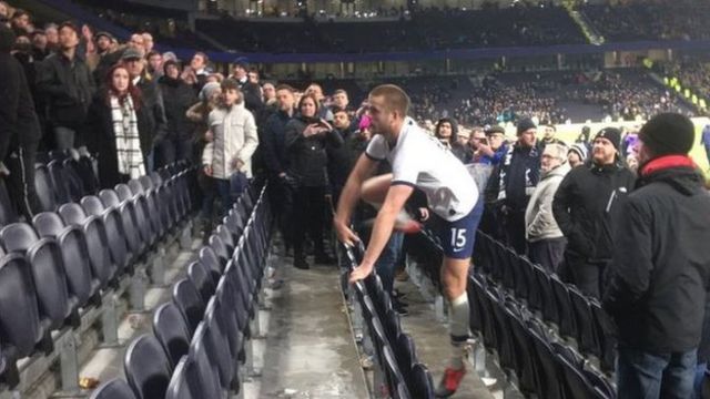Vrouw beneden Beschrijvend Eric Dier: Tottenham midfielder go pay £40k fine say e climb chair go  confront fan - BBC News Pidgin