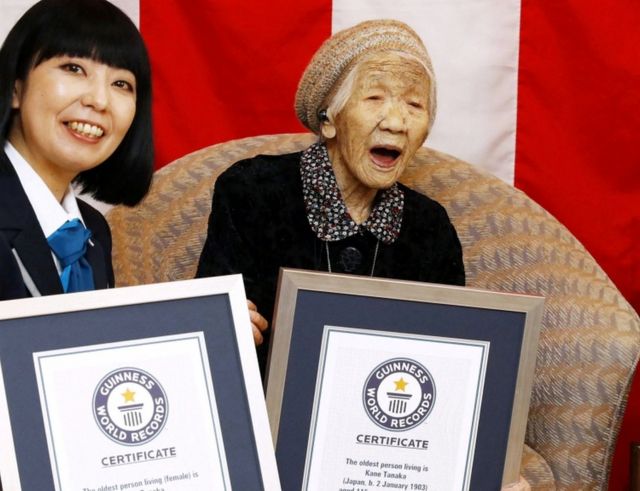 Tanaka'nın Guiness Rekorları belgesini aldığı 2019'daki 116. doğumgünü kutlaması