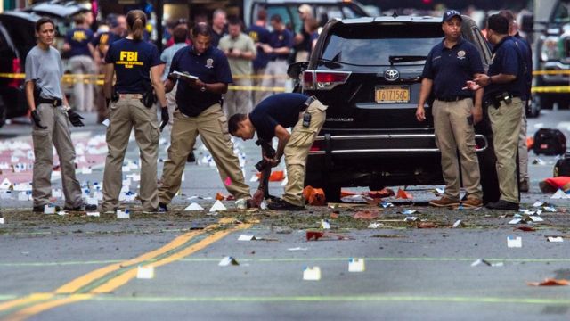 Abashinzwe umutekano barimo n'urwego rukora iperereza FBI bageze ahabereye igitero i New York, 18/09/2016