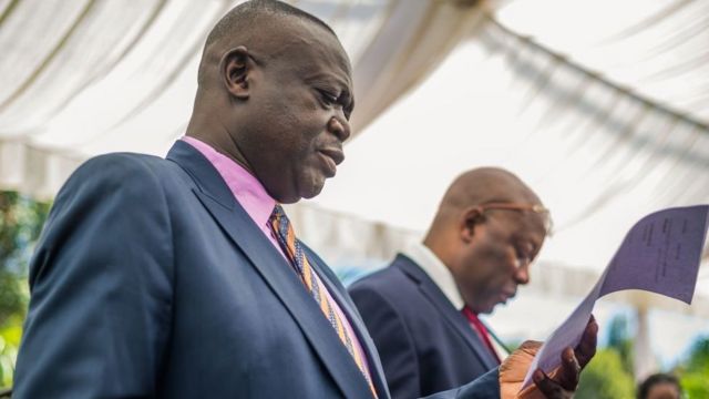 Le nouveau ministre de l'Agriculture du Zimbabwe a ordonné jeudi l'évacuation des exploitations agricoles illégalement occupées.