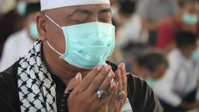 Virus corona: Masih ada salat tarawih berjemaah, Wapres: 'ujian puasa tahun  ini bersabar hadapi Covid-19' - BBC News Indonesia