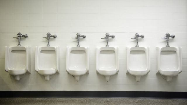 公衆トイレ 男女比は1 2が適切 設備不足に警告 英団体 cニュース