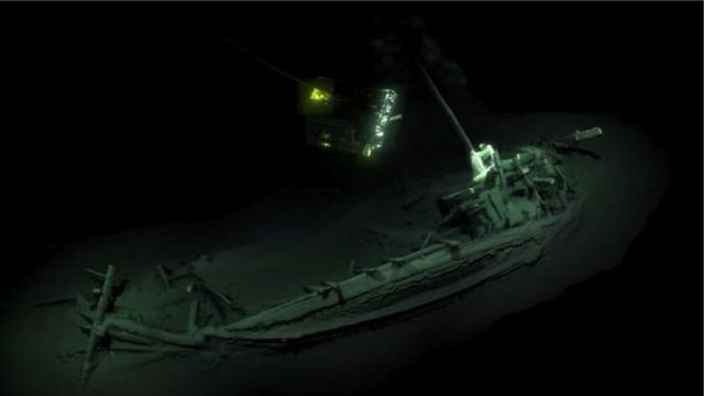 Археологи нашли на дне Черного моря корабль, который, по их мнению, пролежал под водой более 2400 лет