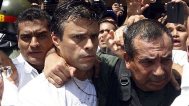Leopoldo López el día de su entrega a las autoridades