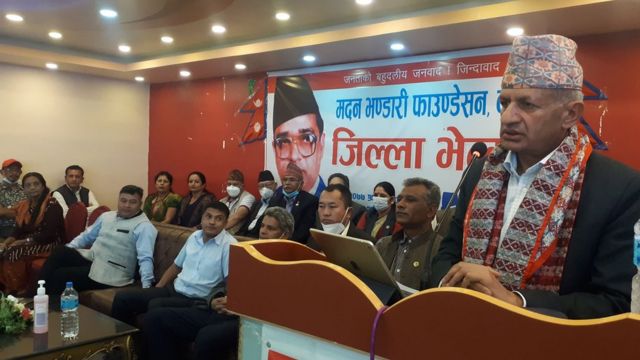 सरकारी मापदण्ड उलंघन गर्दै मन्त्रीहरू नै भेलाहरूमा सहभागि भएकोमा आलोचित बनेका छन्।