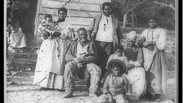 Foto de 1862 mostra cinco gerações de escravos em uma fazenda na Carolina do Sul